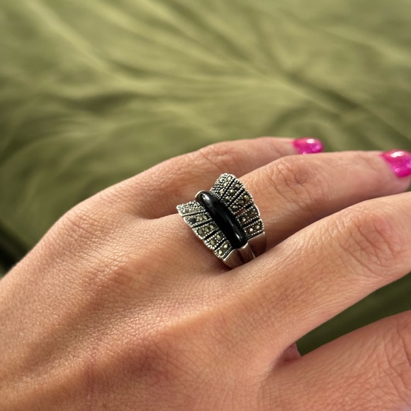 Sterling Silver Onyx & Marcasite Ring - Picture 4 of 16